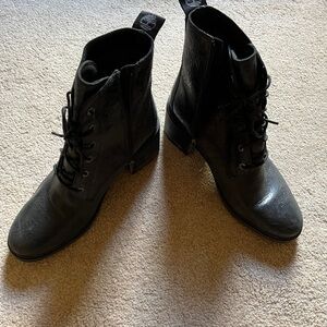 Timberland combat boots with floral design